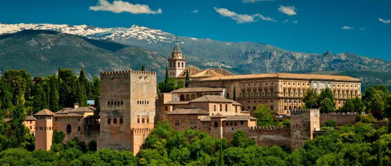 Amplio Y Centrico, Recien Reformado, Calefaccion Central, Jardines, Supermercados, Cafeterias Y Todos Los Servicios En El Corazon De La Ciudad Granada Exterior foto
